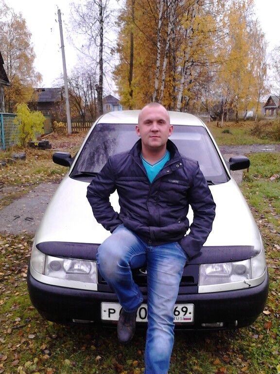  ,   Sergei, 37 ,   ,   , c 