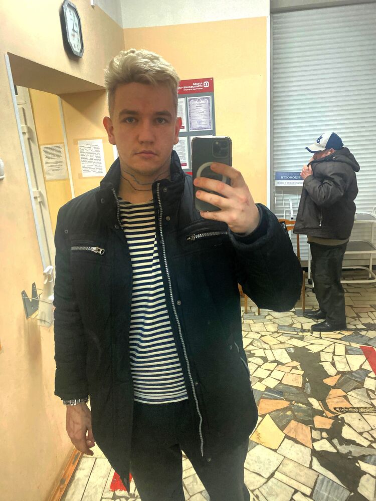  43818152  Vladimir, 27 ,    -