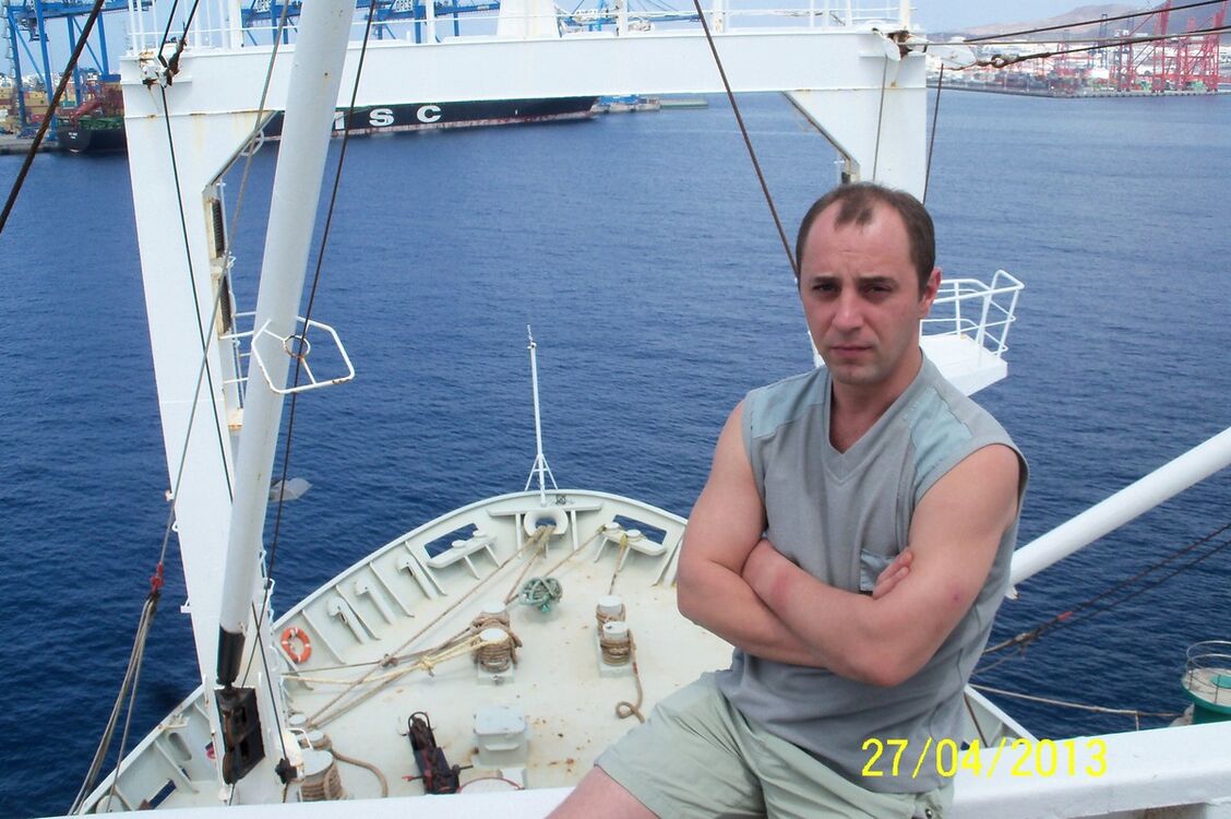  9267882  Viktor, 47 ,    