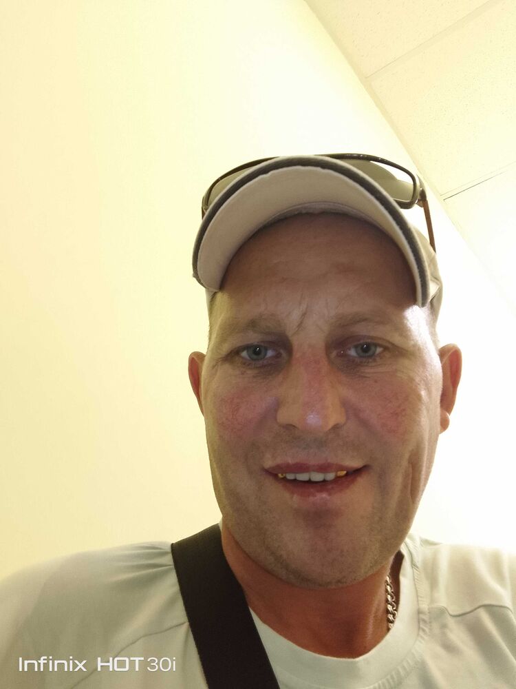  45237992  Alexei, 44 ,    