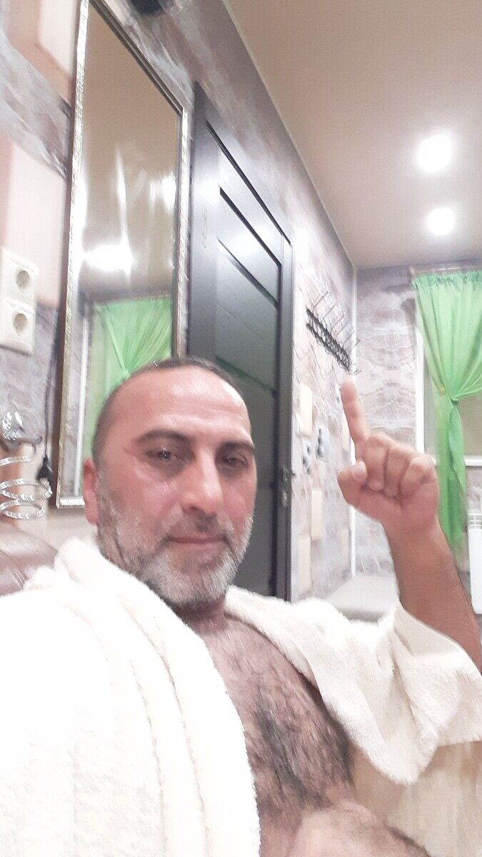  20995492  Alik, 47 ,    