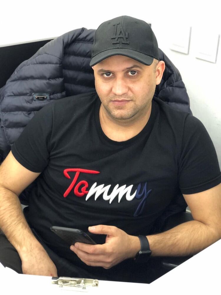  24059632  Rufat, 37 ,    