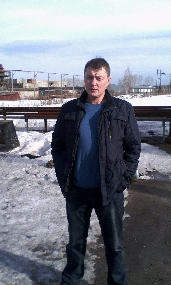  5773882  Aleksandr, 44 ,    