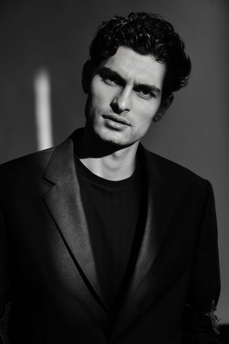  54629152  Armen, 22 ,    