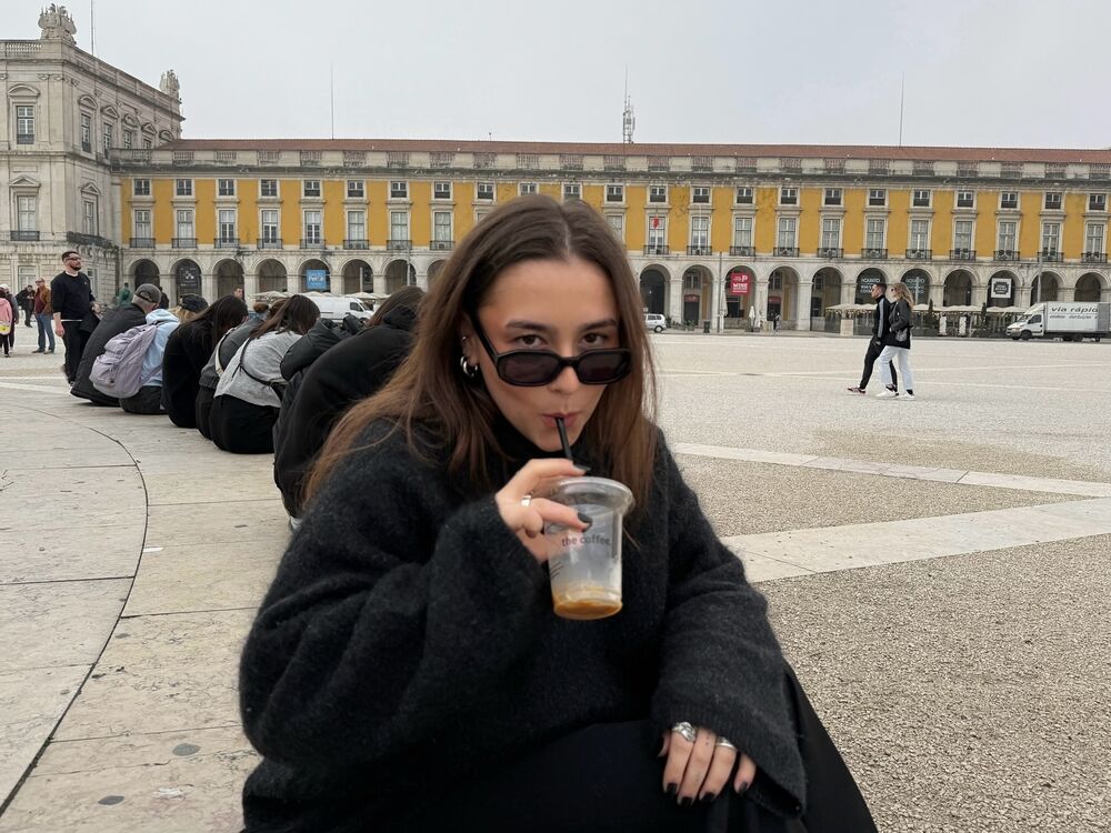  ,   Maria, 27 ,   ,   