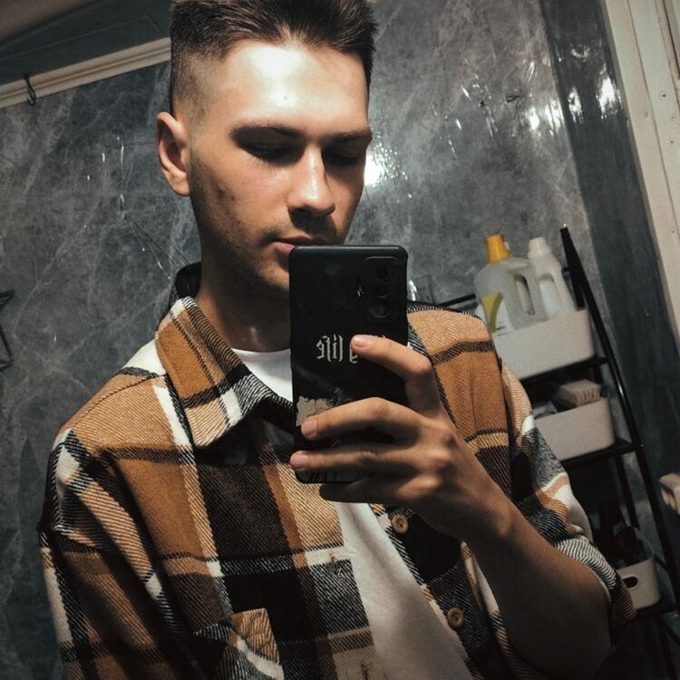  45878952  Denis, 22 ,    