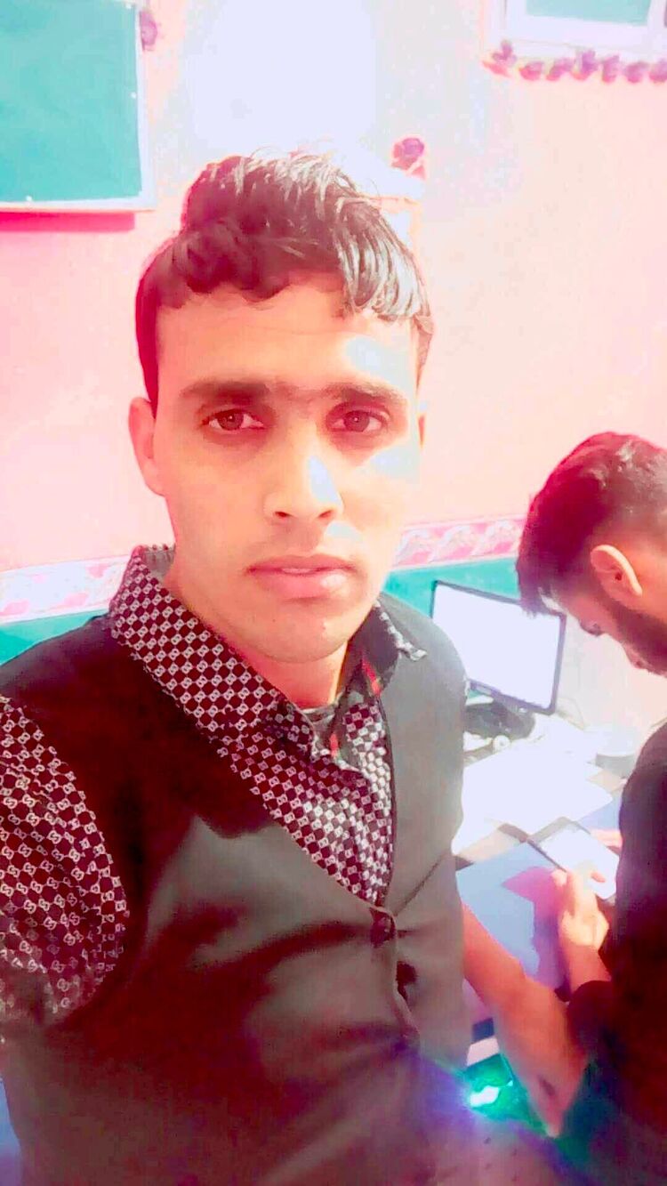  40244642  Walid, 28 ,    Algiers