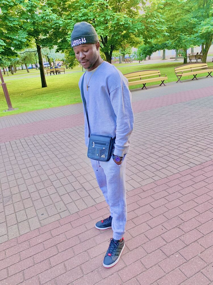  52280152  Franck, 26 ,    