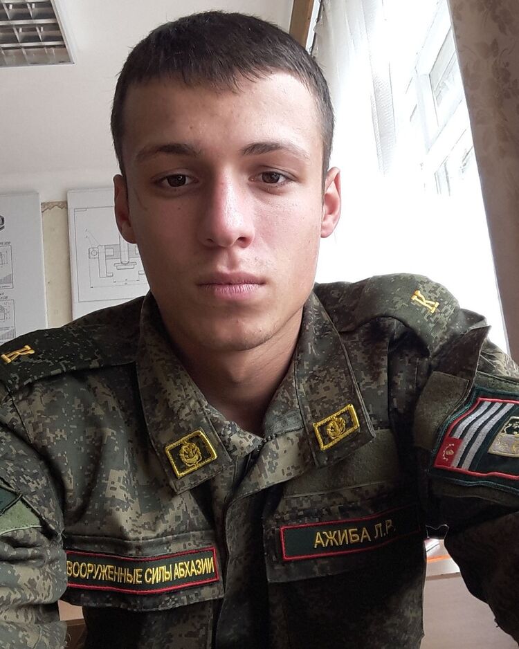  10485572  Leon, 27 ,    