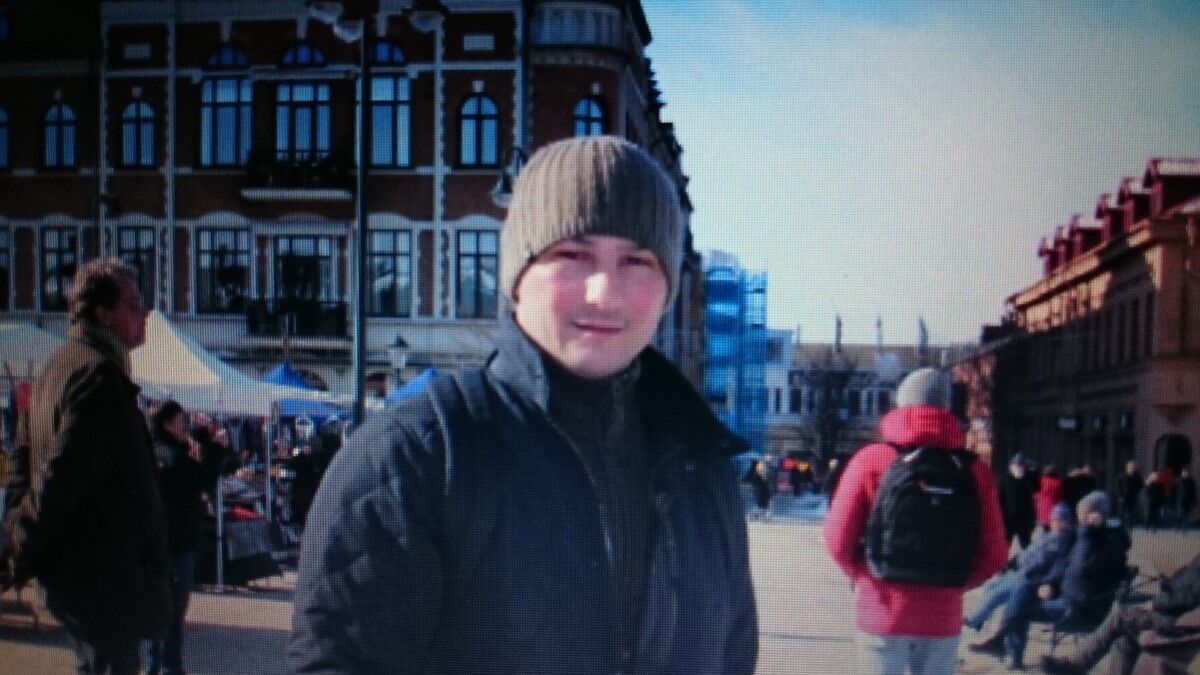  11761722  Konstantin, 44 ,    