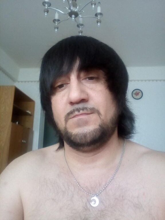  9322352  Arzu, 45 ,    