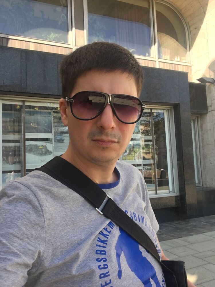  ,   Emin, 39 ,   ,   