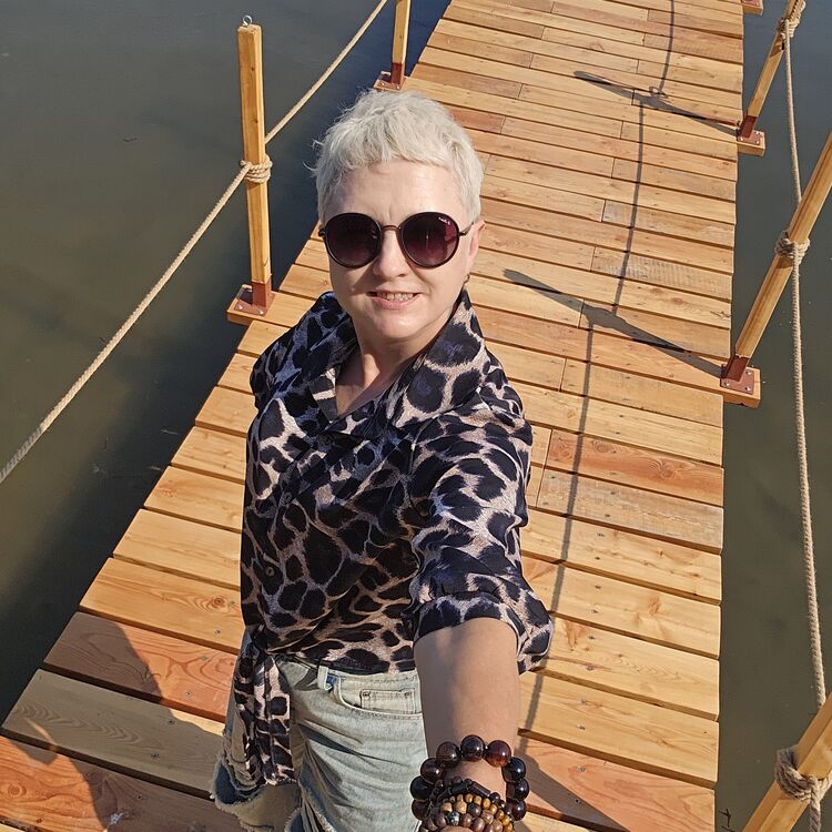  52330042  Yluya, 44 ,    