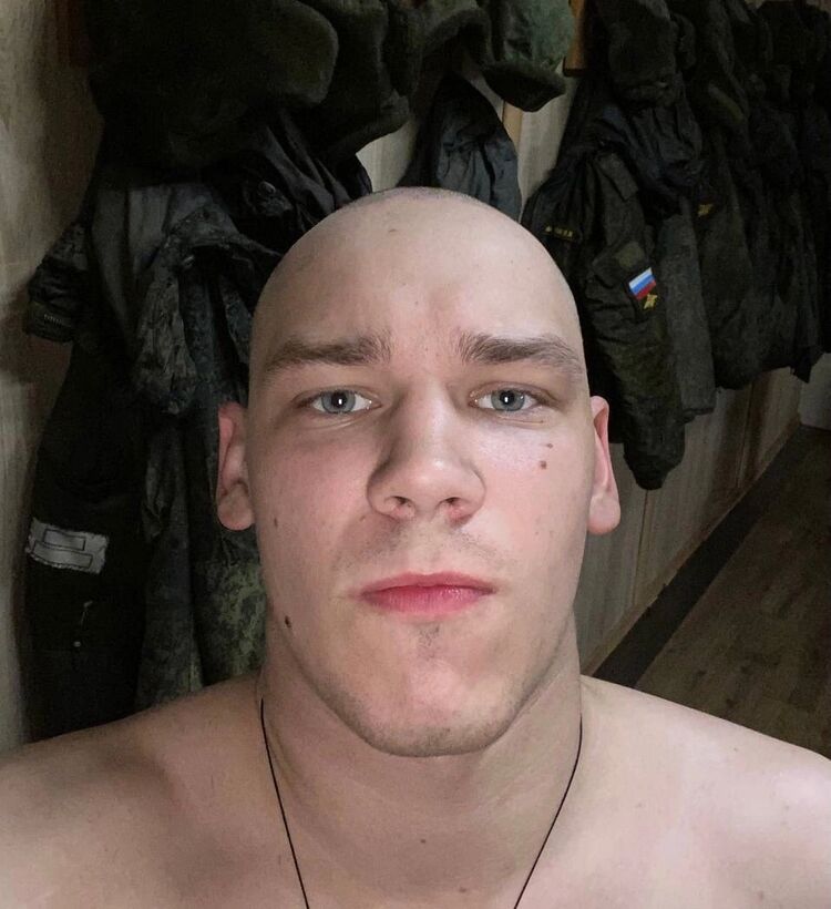  43484202  Vladislav, 22 ,    