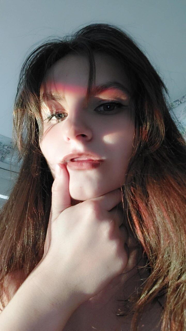  50522082  Evelin, 19 ,    
