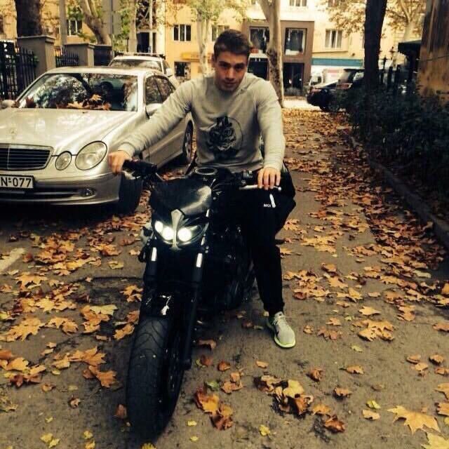  28995682  Gambino, 30 ,    