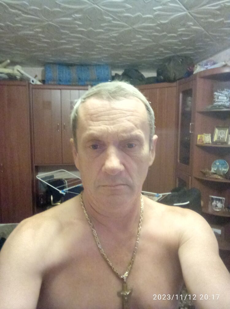  43423842  Wadim, 52 ,    