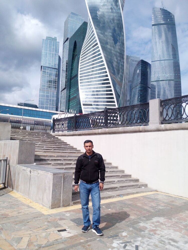  ,   Ali, 44 ,  