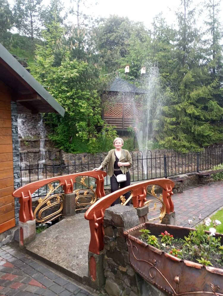  52050292  LESIA, 52 ,    Cerny Most