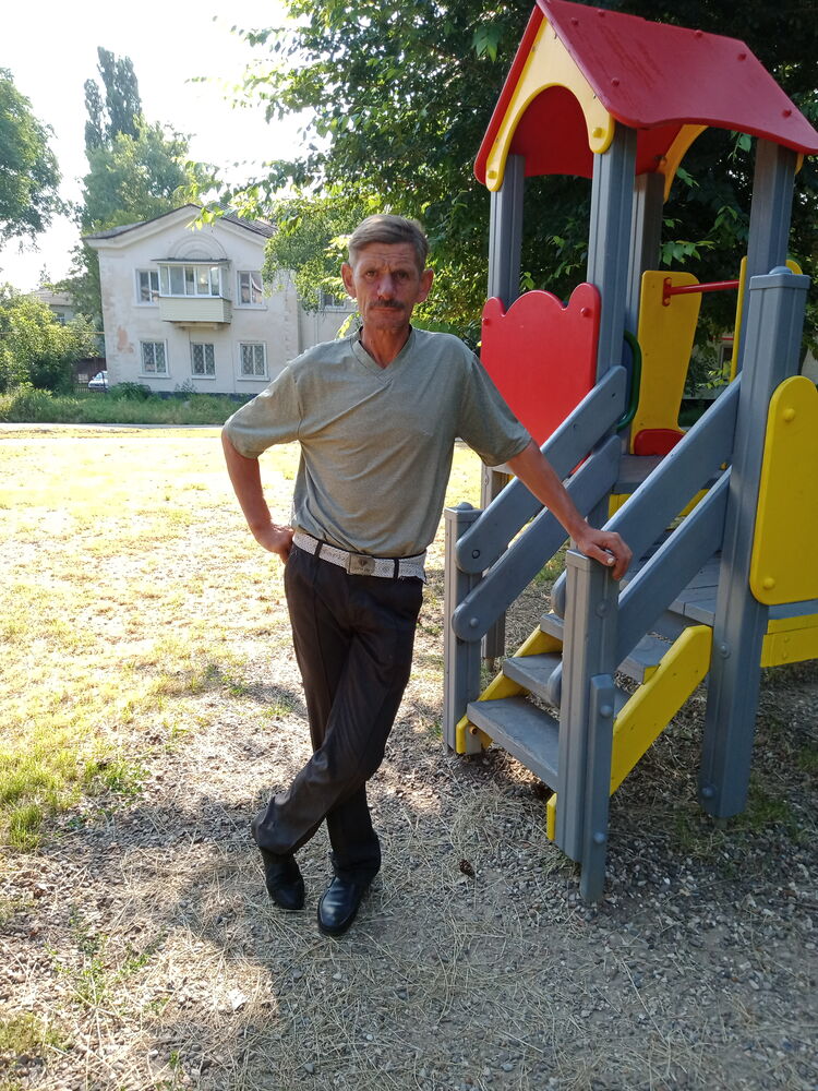  24211172  Valentin, 55 ,    