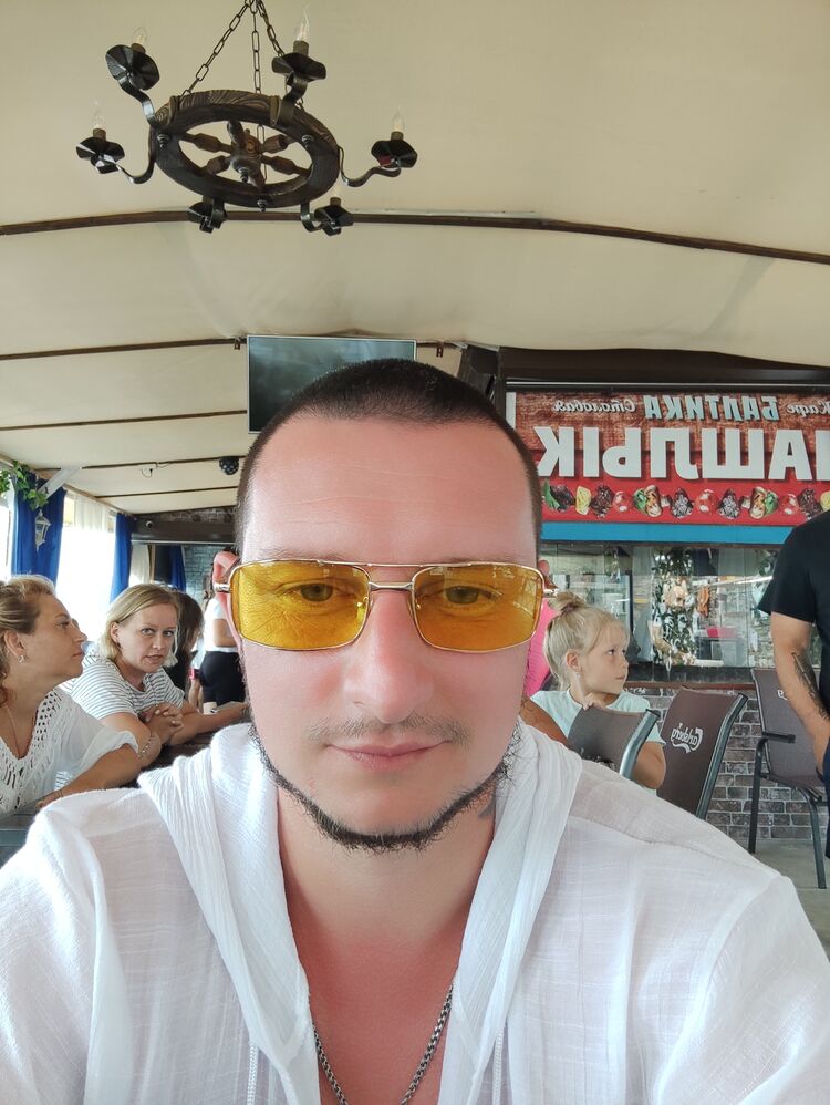  32208012  Andrey, 37 ,    