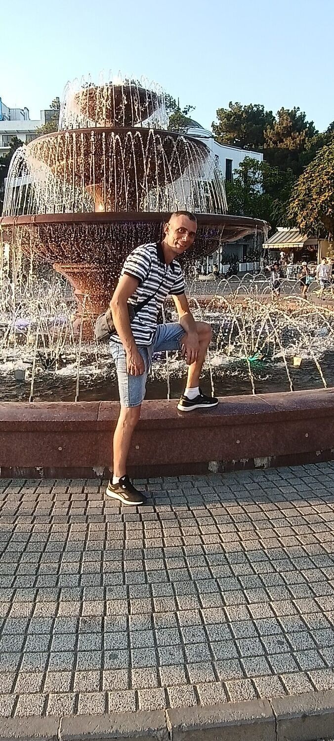  49282672  Jurii, 41 ,    