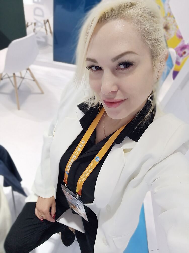 ,   Viktoriia, 42 ,   ,   , c , 