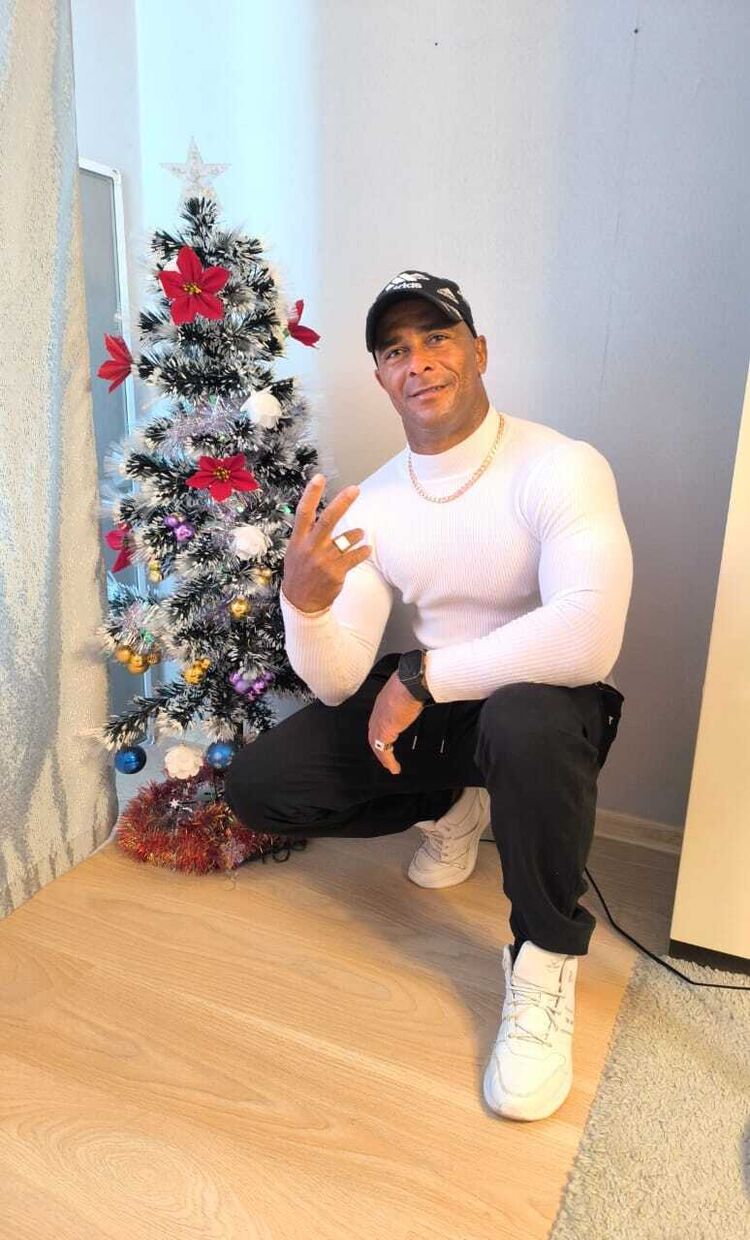 ,   Maykel, 42 ,   ,   