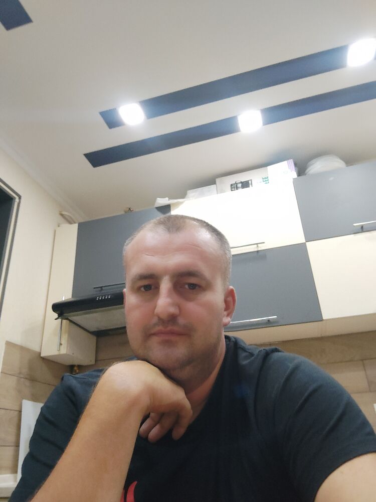  37672872  Ghena, 40 ,    