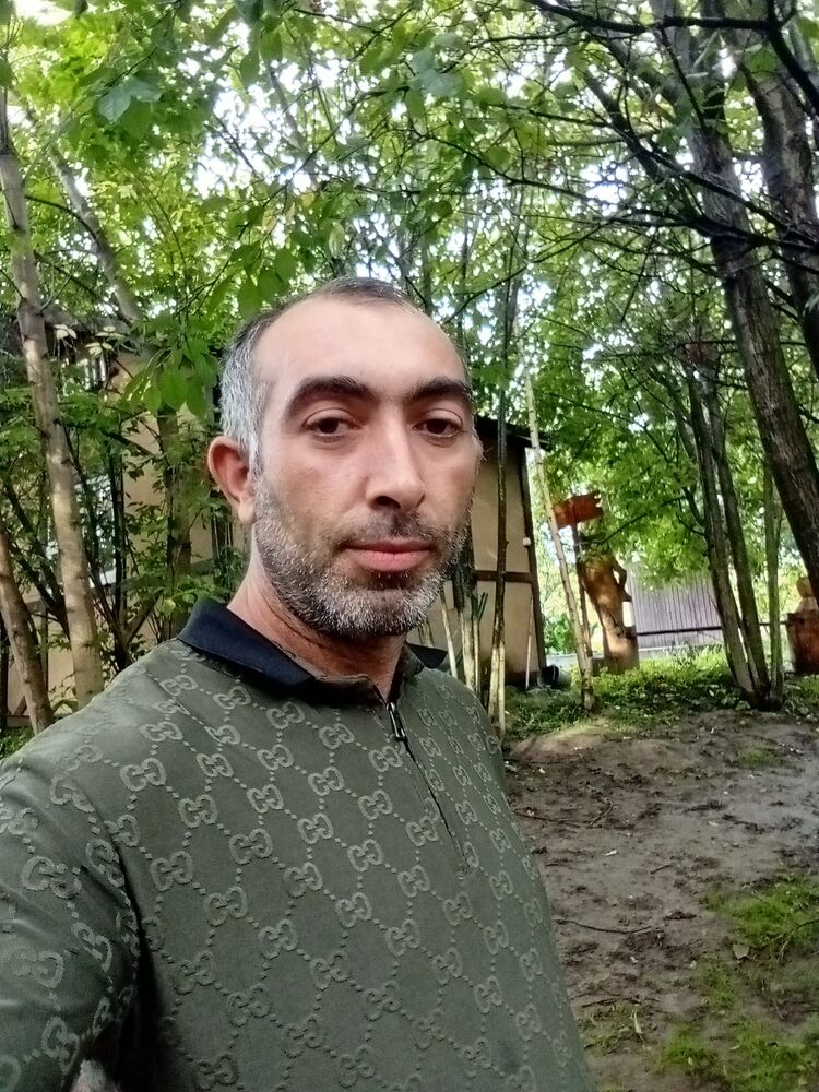  46890082  Hayk, 39 ,     