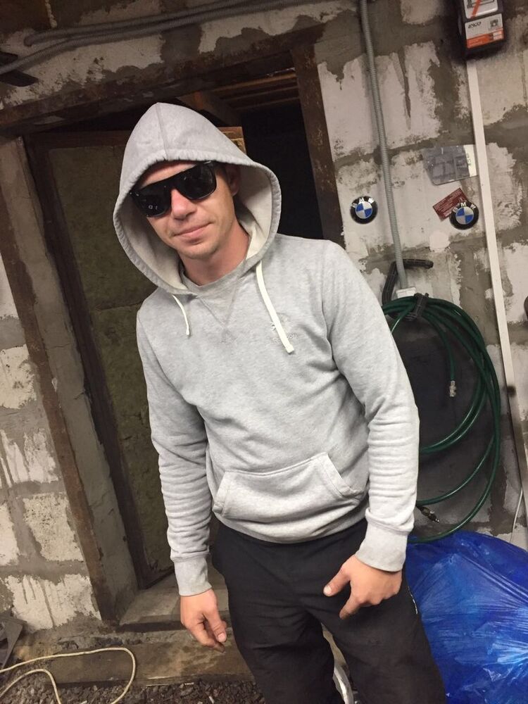  10523182  Alexandr, 37 ,    