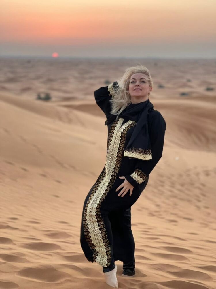  ,   Elena, 35 ,   c , 