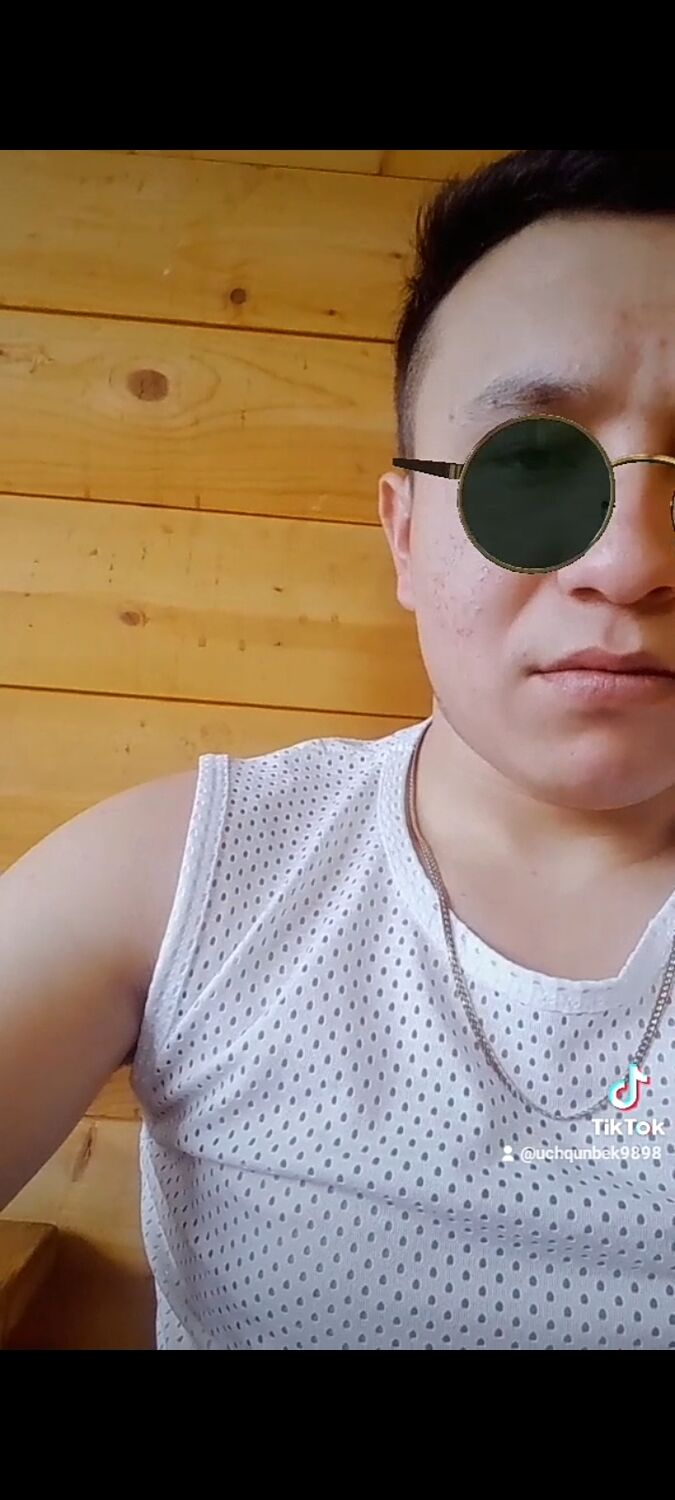  31864082  Uchqunbek, 27 ,    