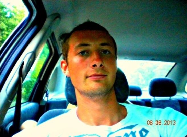  ,   Andrej, 32 ,   