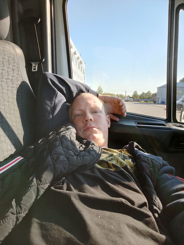  39800042  Vlad, 29 ,    