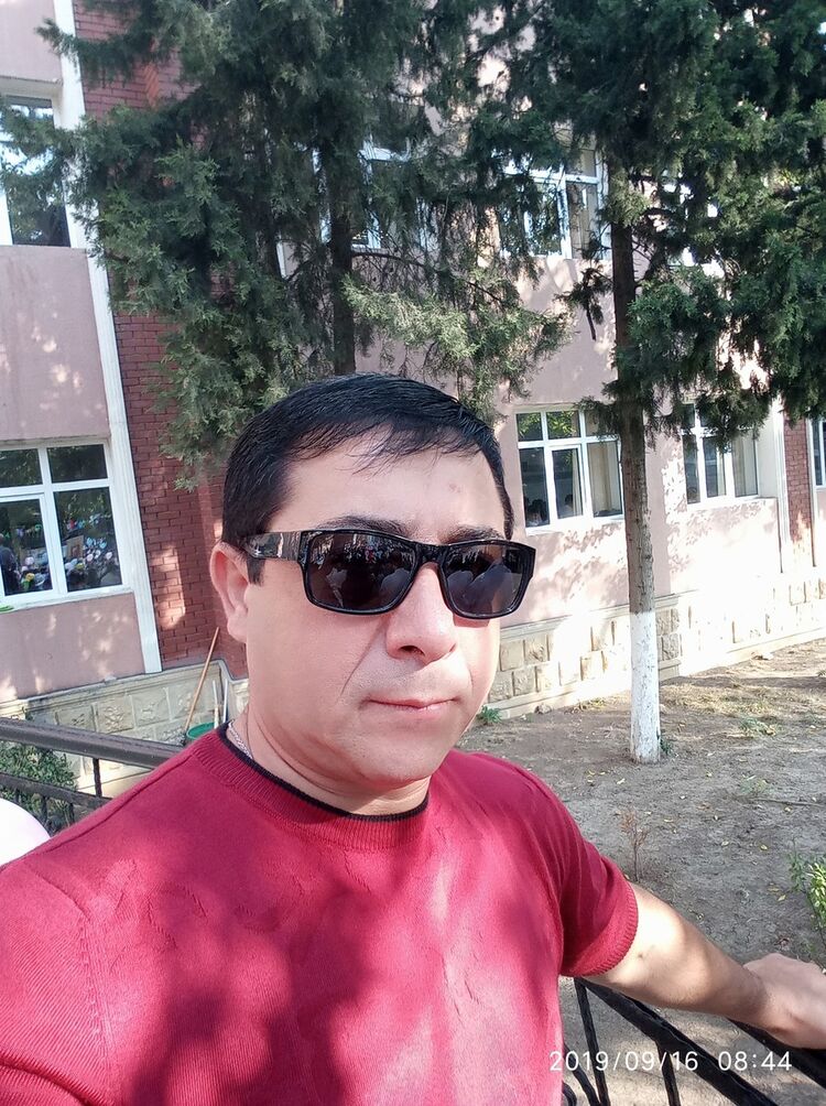  19237792  Elcin, 49 ,    