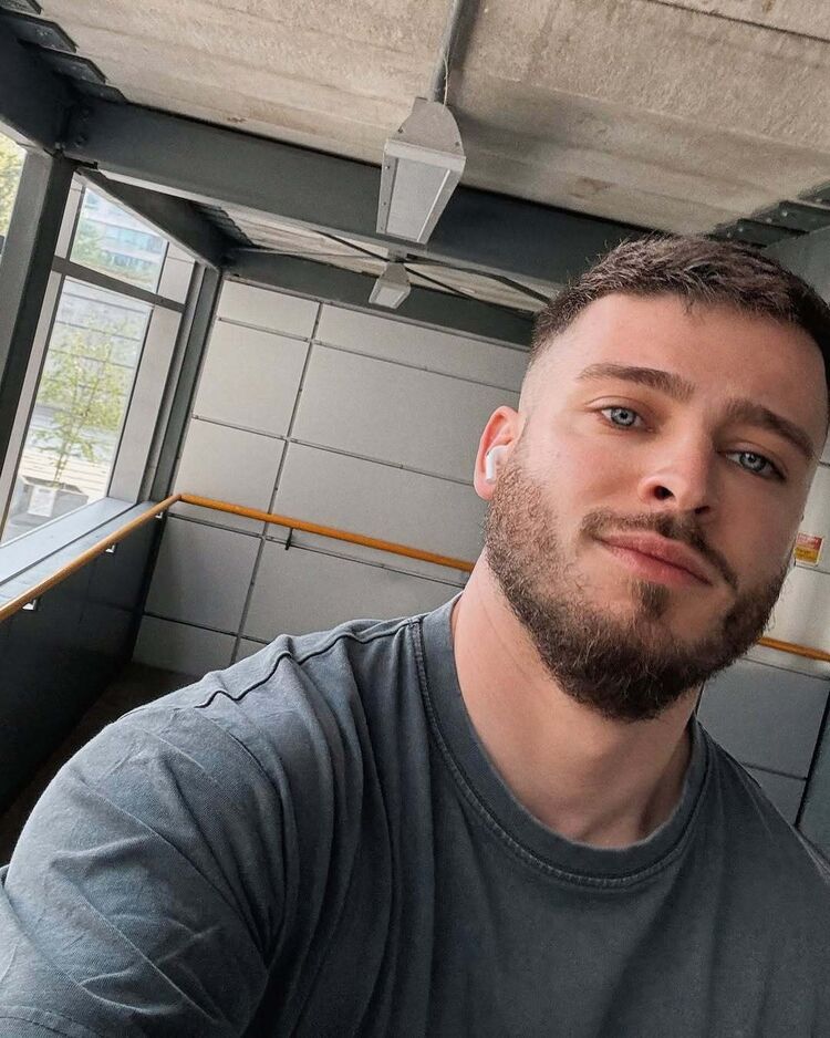  51818352  , 35 ,    -