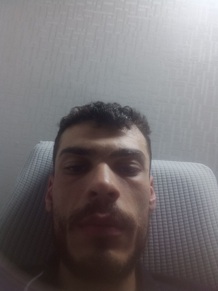  43052892  Robert, 28 ,    