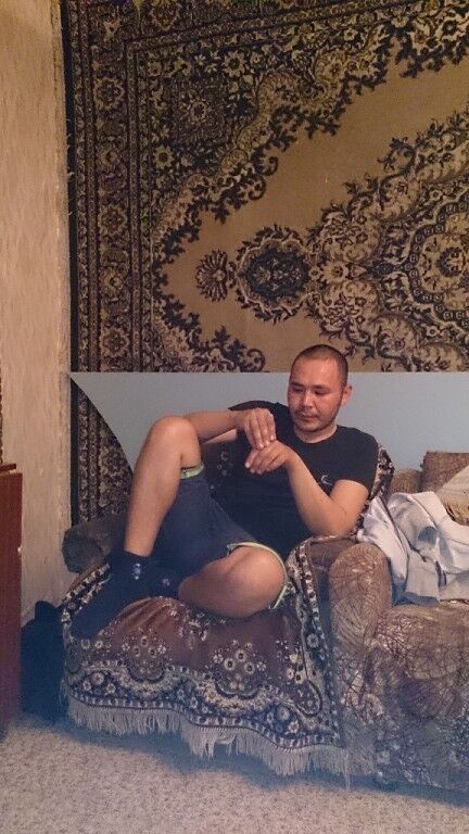  8460042  Robert, 37 ,    