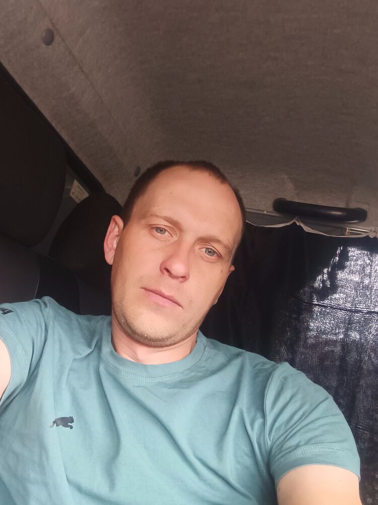  43226332  Viktor, 32 ,    