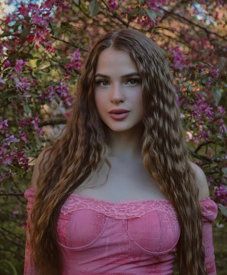  48148652  Lilliana, 23 ,    