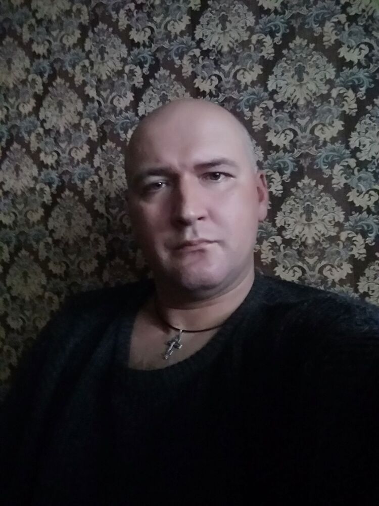  16027902  Viktor, 42 ,    