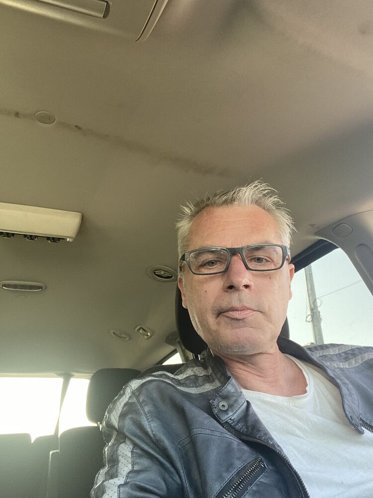  51139032  Andrew, 54 ,    New York City
