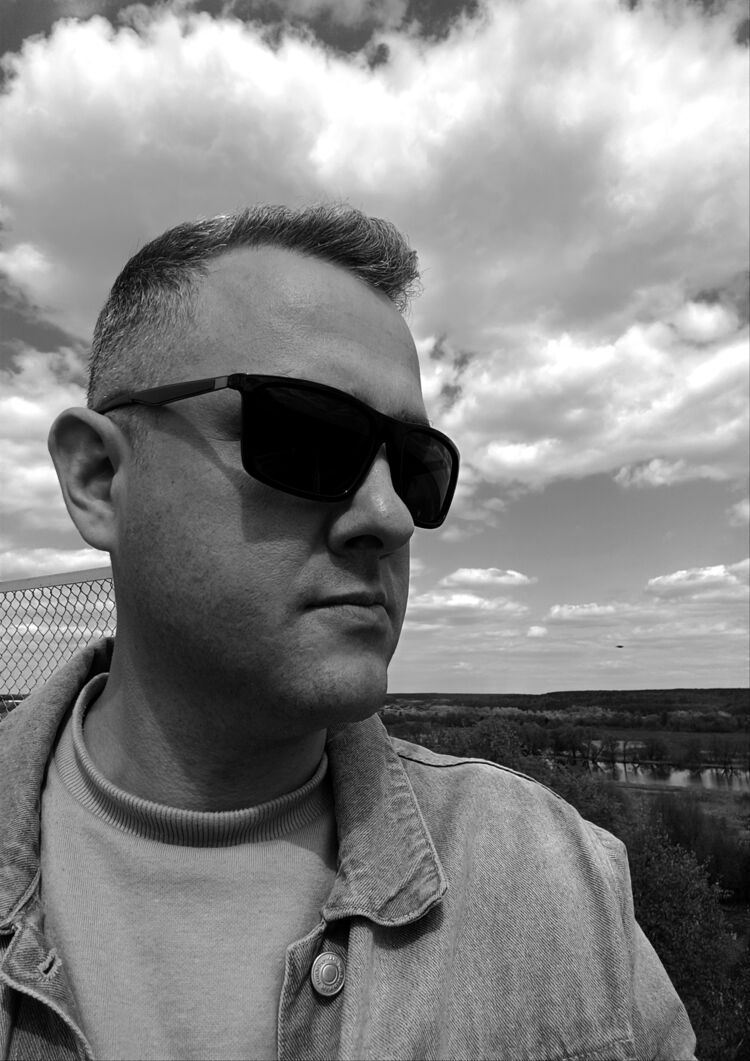  36122862  Oleg, 37 ,    