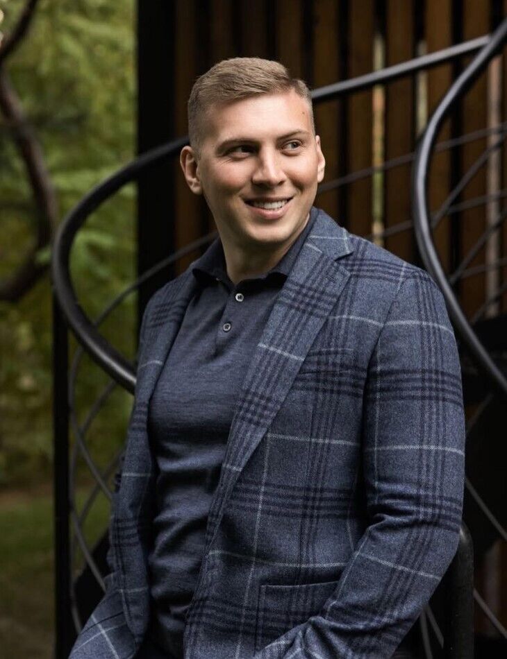  54155032  Anton, 32 ,    