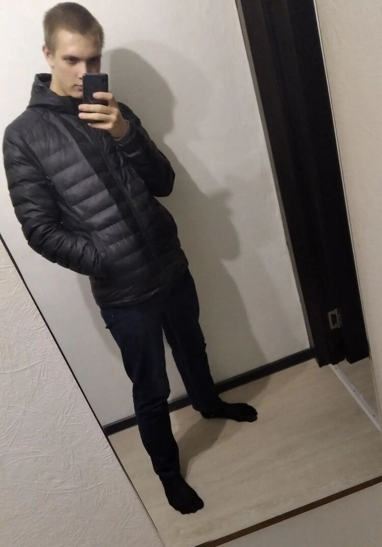  32722112  Alexander, 25 ,    