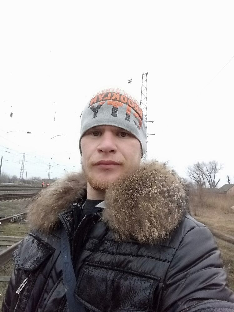  24614372  Alexander, 37 ,    
