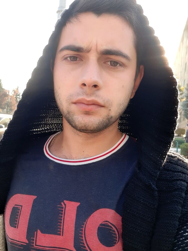  18025612  Dan, 27 ,    