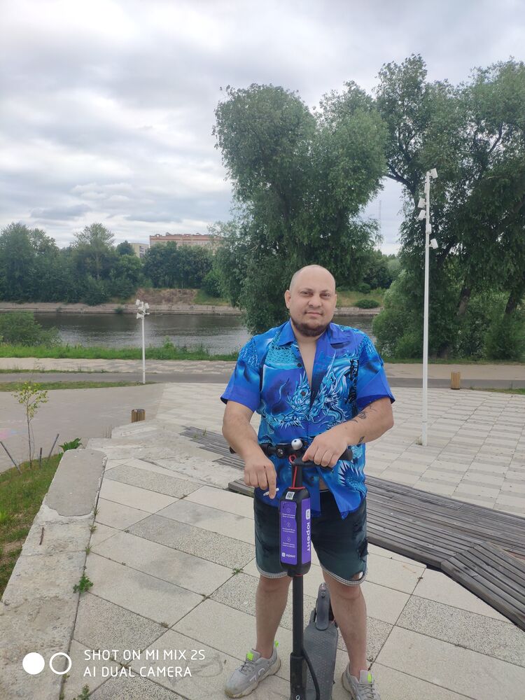  27652662  Denis, 37 ,    