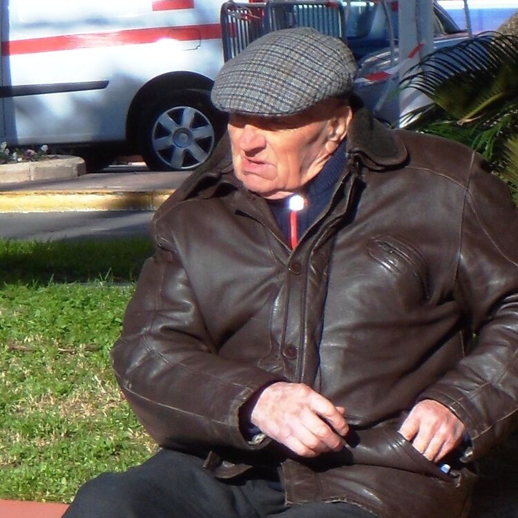  ,   Viktor, 65 ,  